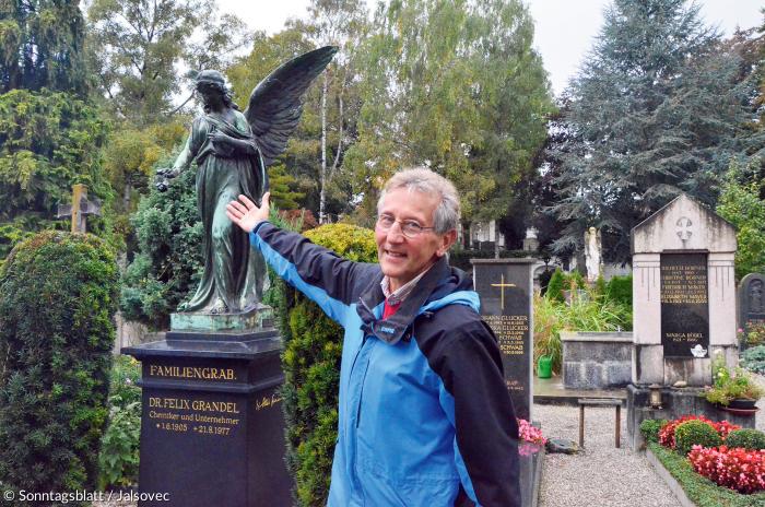 Der Engel mit der Rose ist eine der Lieblingsstatuen von Erwin Stier. Der Friedhofsleiter arbeitet bereits seit 25 Jahren auf dem Friedhof, seit 20 Jahren leitet er ihn.