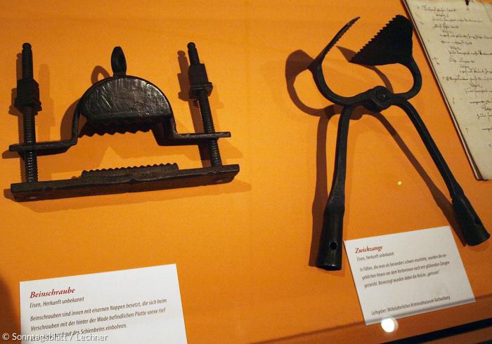 Folterwerkzeuge wie sie bei der Hexenverfolgung zum Einsatz kamen (Kriminalmuseum Rothenburg).