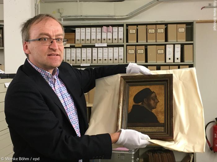 Das ungewöhnliche Lutherbildnis entdeckte Archivdirektor Peter Rückert in der Sakristei der Würzburger Deutschhauskirche.