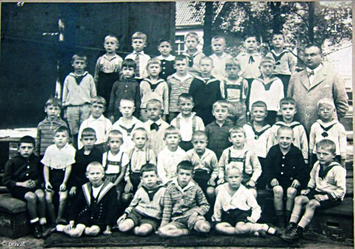 Klassenfoto mit Ernst Leonhardt und Günter Berlin