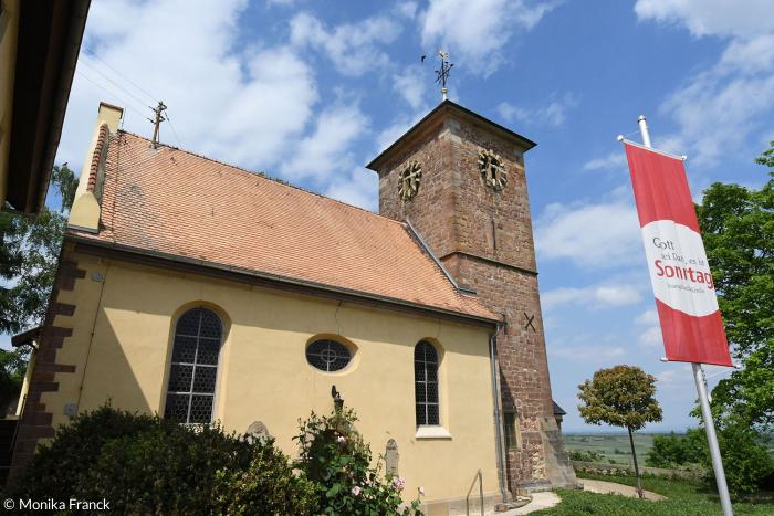 Die evangelische Kirche St. Jakob im pfälzischen Herxheim, in deren Turm die Hitlerglocke hängt.