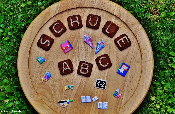 Schulanfang Brett mit ABC Buchstaben
