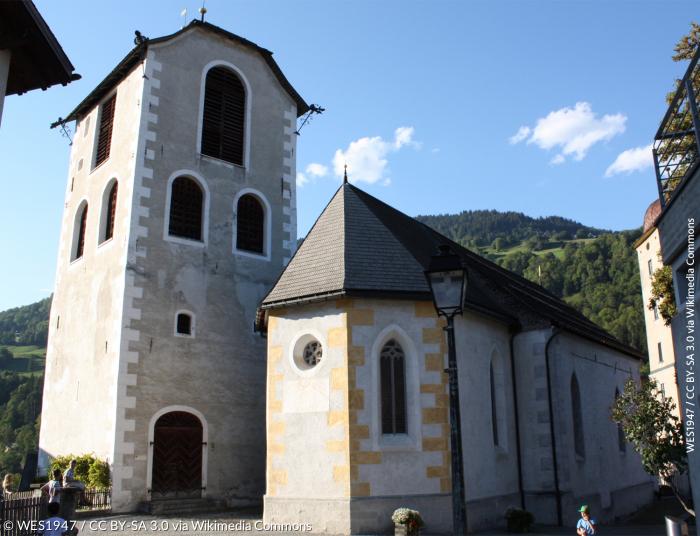 Die reformierte Kirche St. Margareta mitten im »Städtli«, der Altstadt von Ilanz in Graubünden.