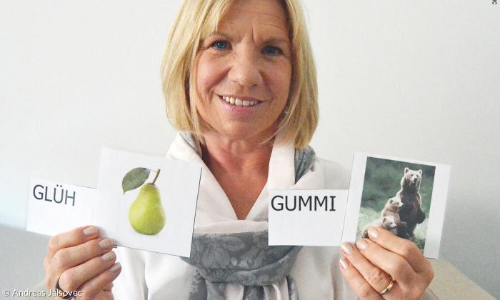 Petra Glauber beim Gedächtnistraining