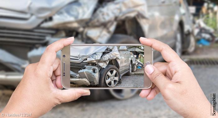 Gaffer fotografieren Unfall mit dem Handy