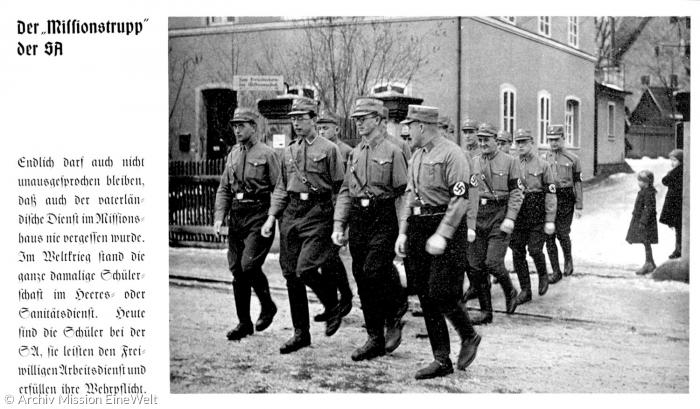 Abmarsch aus der Missionsanstalt: Schüler des Neuendettelsauer Missionsseminars bildeten einen eigenen SA-Trupp. Das Foto entstand 1935.