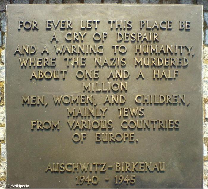 Gedenktafel in Auschwitz-Birkenau.