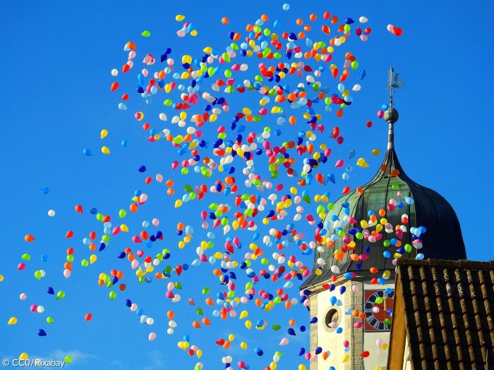 Fasching Luftballons Kirchturm
