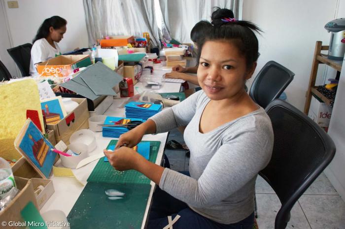 Thailändische Frauen bei der Arbeit, unterstützt von der Hilfsorganisation Global Micro Initiative