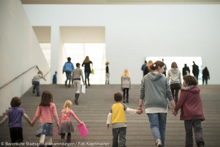 Insgesamt betreut das MPZ pro Jahr bei Führungen in allen Münchner Museen etwa 60.000 Kinder und Jugendliche.