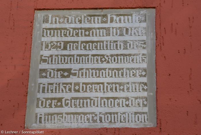 Gedenktafel zu den »Schwabacher Artikeln« am Gasthaus »Goldener Stern« in Schwabach.