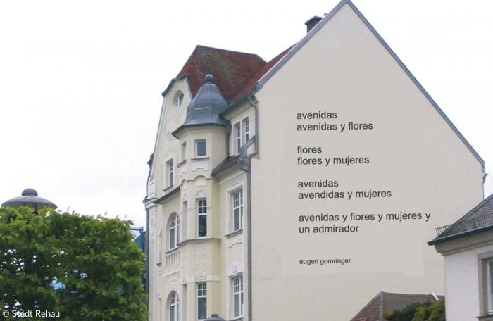Rehauer Hausfassade mit dem Gedicht "Avenidas"
