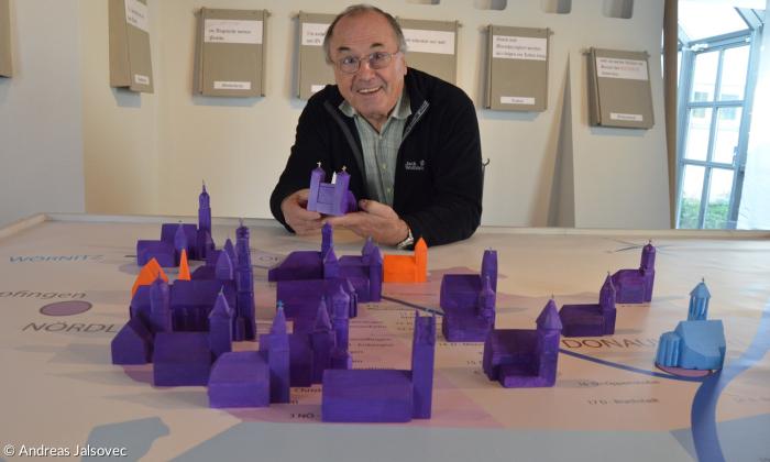 Wilhelm Fischer mit der Ausstellung "Evangelisch in Schwaben"