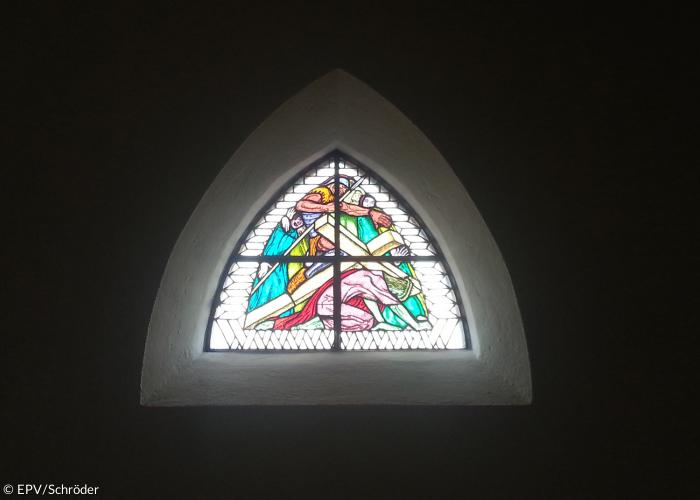 Buntglasfenster der Kreuzkirche.
