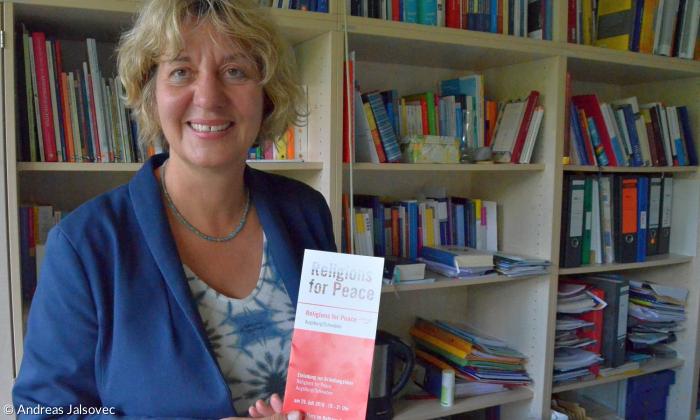 Professorin Elisabeth Naurath ist Theologin an der Universität Augsburg
