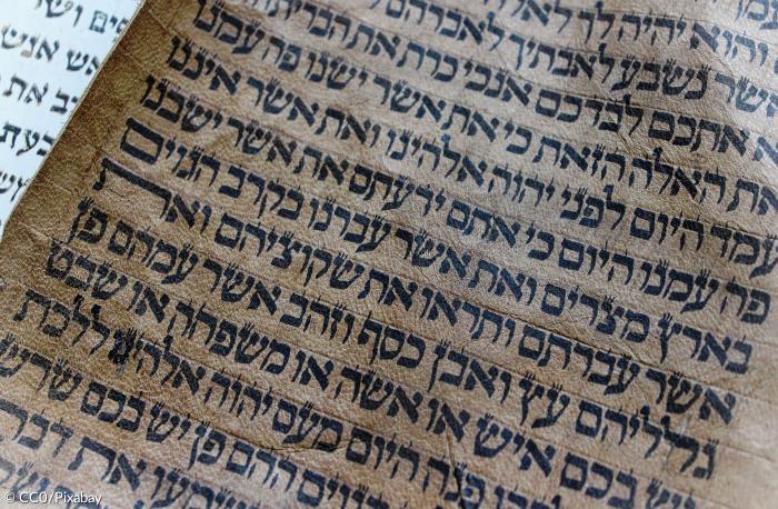 Hebräischer Schift auf Pergamentseite