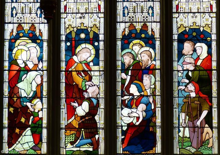 Kirchenfenster Jesus heilt Menschen