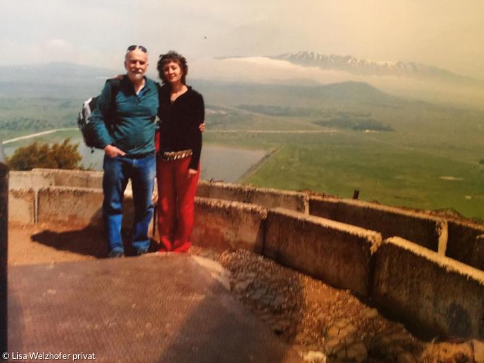 Lisa und Hagai vor dem Berg Hermon