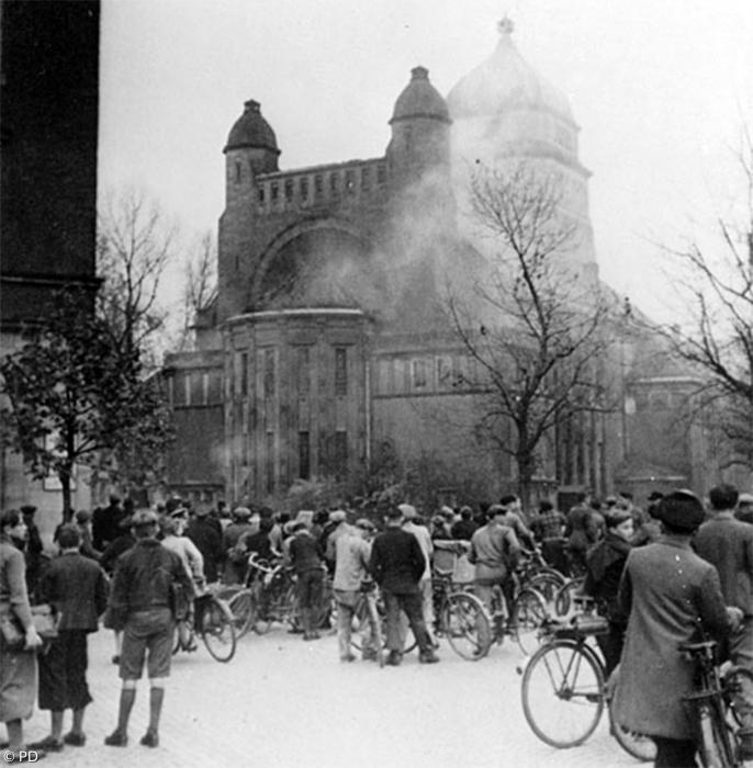 Brennende Synagoge in Bamberg am Morgen danach - Reichspogromnacht 9./10. November 1938