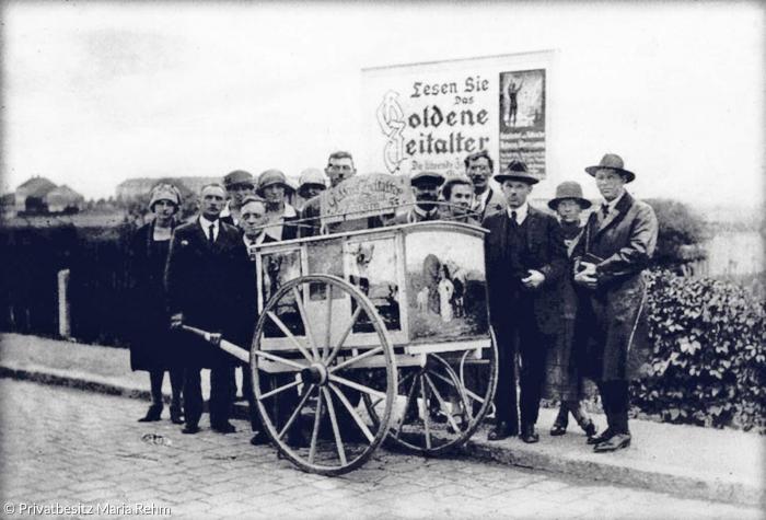 Zeugen Jehovas mit Missionskarren, 1920er-Jahre. 