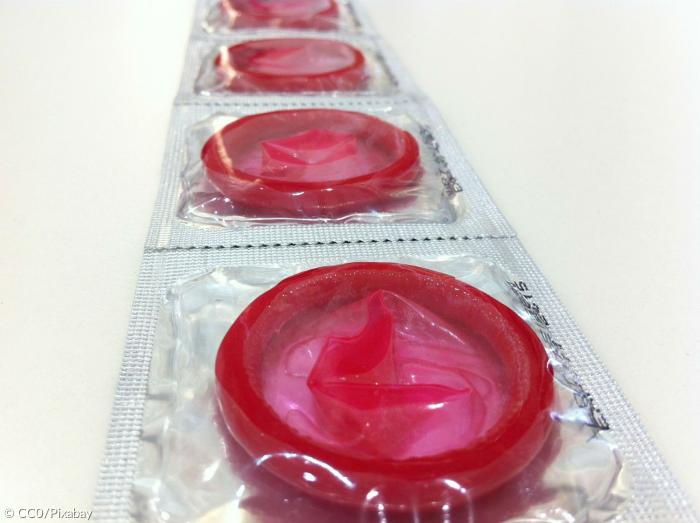 Kondome helfen gegen sexuell übertragbare Krankheiten.
