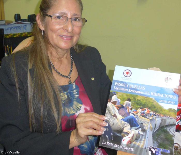 Pfarrerin Irma Blanca Rodriguez berät Geflüchtete in Honduras