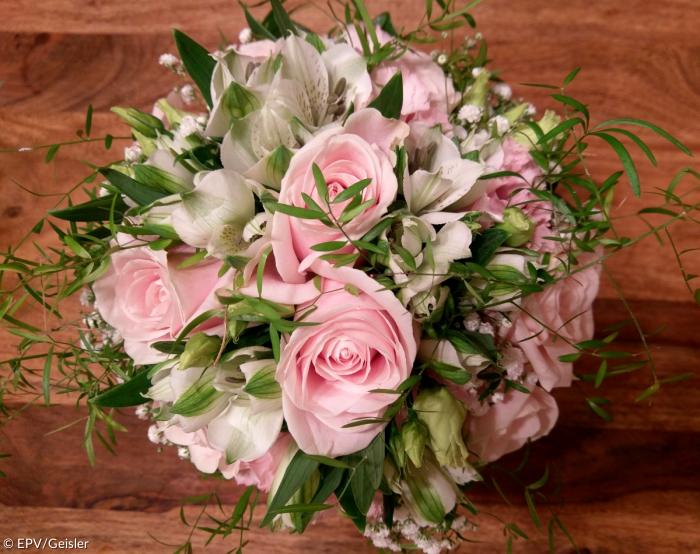 Brautstrauß Blumen Rosen weiß rosa