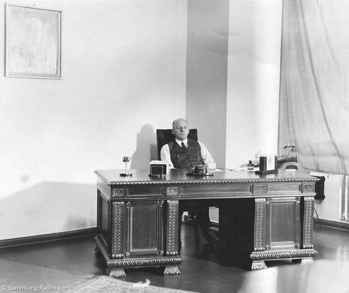 Karl Amson Joel in seinem Berliner Büro im Februar 1935.
