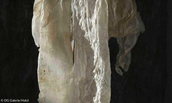 Silvia Hatzl in der Galerie für christliche Kunst DG