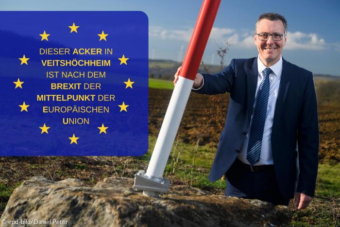  Gadheim Veitshöchheim Bürgermeister Jürgen Götz am zukünftigen Mittelpunkt der EU