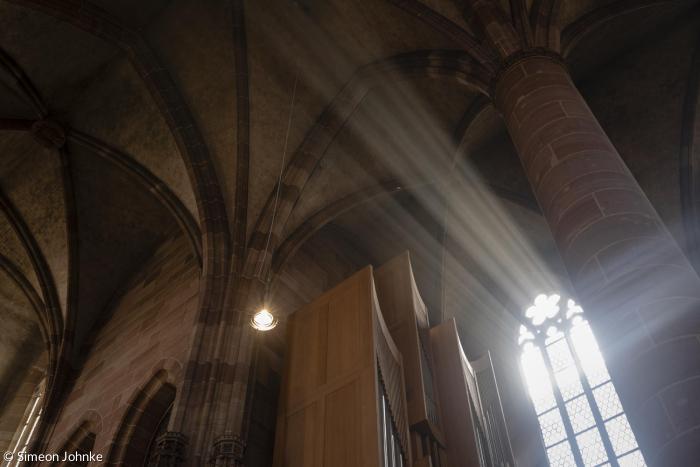 Frauenkirche Nürnberg Orgel Fenster Licht 