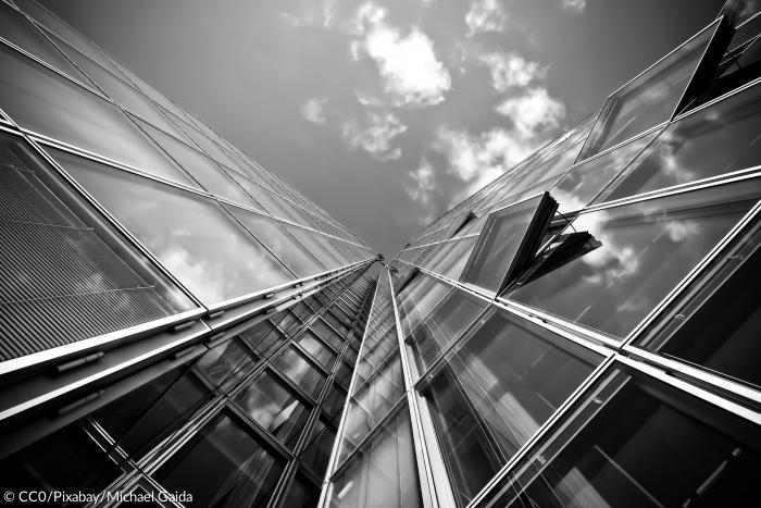 Bürogebäude Hochhaus Glas Spiegelung