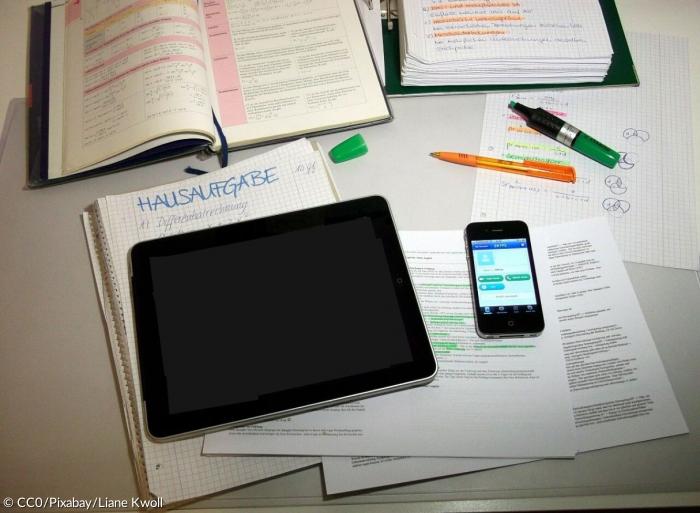 Hausaufgabe digital ipad smartphone Unterricht zuhause lernen