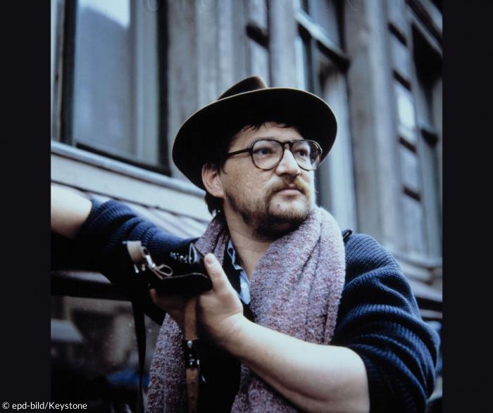 Rainer Werner Fassbinder, deutscher Regisseur, bei den Dreharbeiten zur Fernsehserie 'Berlin Alexanderplatz', 1979. 
