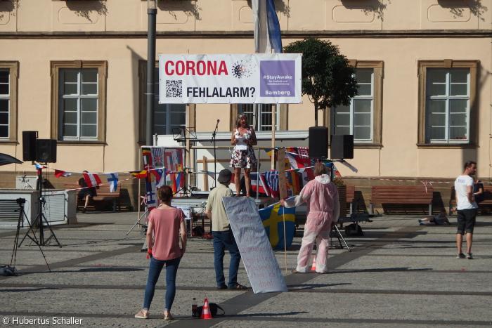 Demonstranten in Bamberg bezeichnen die Anti-Corona-Maßnahmen als "Fehlalarm"