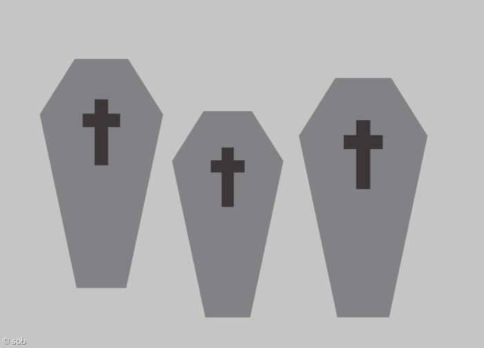 Drei graue Särge mit jeweils einem schwarzen Kreuz oben drauf