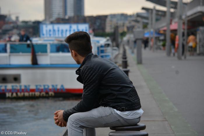 Flüchtling Geflüchteter Einsamkeit einsam Symbol