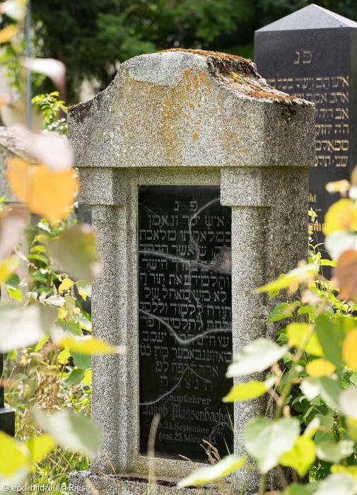 Grabstein auf dem jüdischen Friedhof in Franken