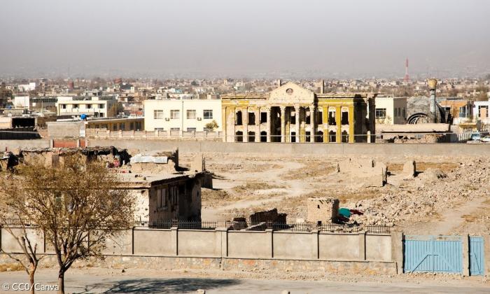 Vom Krieg zerstörte Gebäude in Kabul