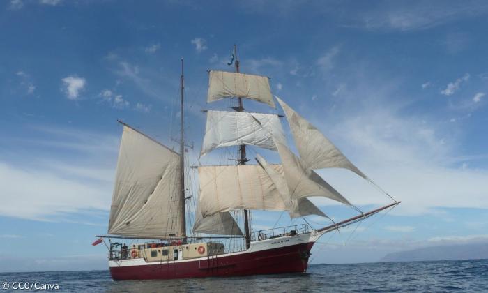 Ein Segelschiff
