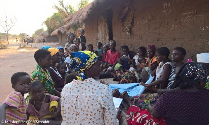 Frauen im Kongo im Dorf Kalemie