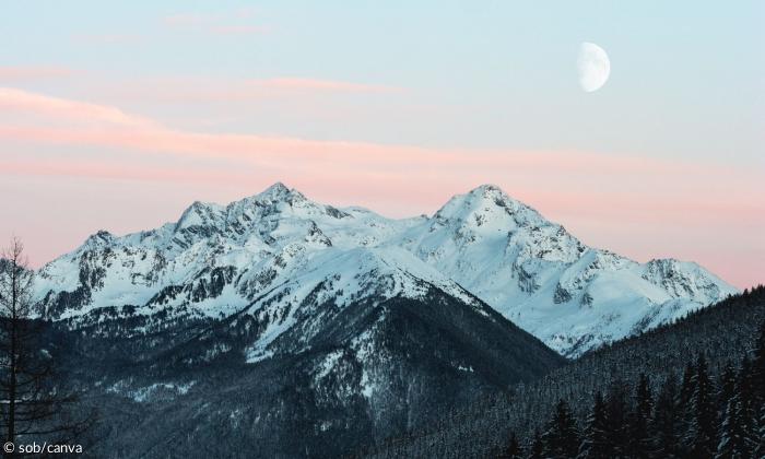 Alpen mit Mond