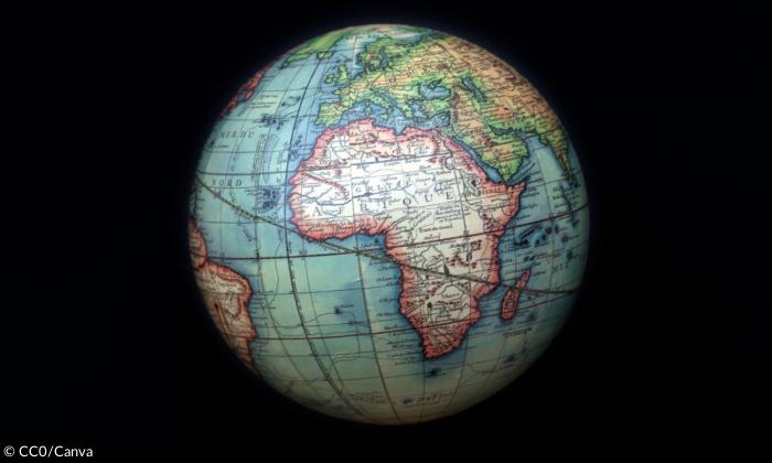 Ein Globus zeigt Afrika und Europa