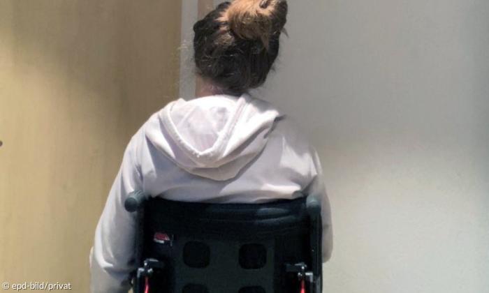 Lisa Huber ist seit ihrer Impfung gegen Covid auf einen Rollstuhl angewiesen