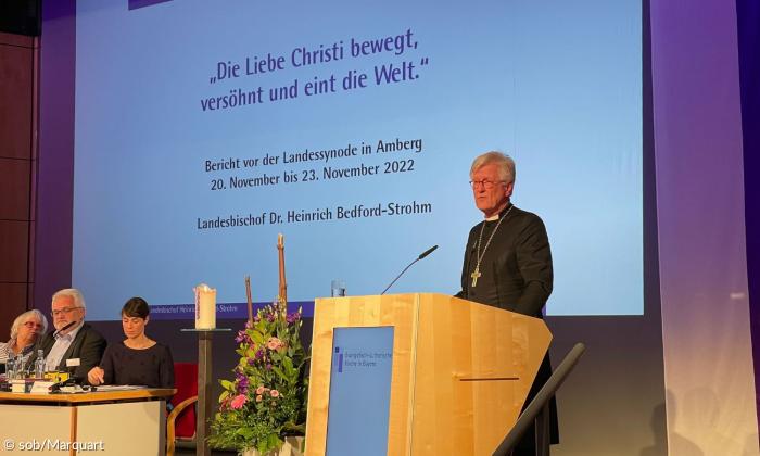 Landesbischof Heinrich Bedford-Strohm berichtet der Landessynode