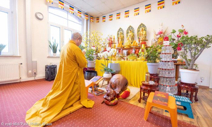 Der buddhistische Meister Thich Tho Lac aus Vietnam besucht den Tempel