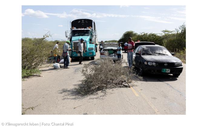 Widerstand der Wayuu-Frauen mit Autos 