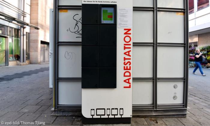 Smart Kiosk von Don Bosco Jugendwerk Nürnberg ermöglicht digitale Teilhabe für wohnungslose junge Menschen