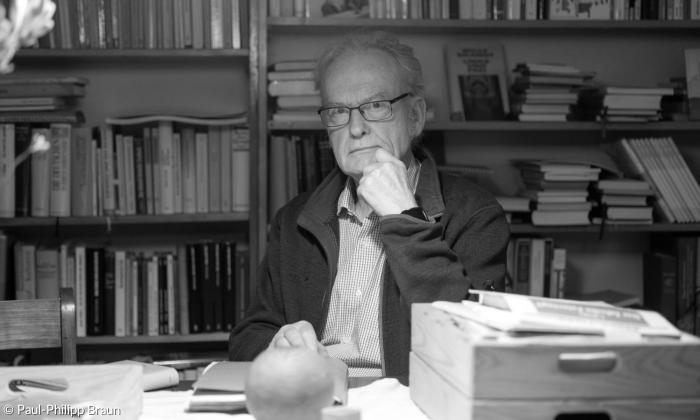 Friedrich Schorlemmer am 01.04.2022 in seinem Lesezimmer in seiner Wohnung in Wittenberg (Sachsen-Anhalt).