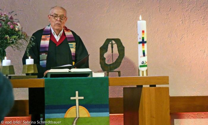 Lektor in Kirche